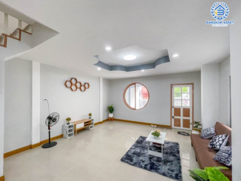 *****ทาวน์เฮ้าส์มือสองย่านกรุงเทพฯ ม.เค.ซี. คลัสเตอร์ รามอินทรา #หลังมุม เนื้อที่กว้างถึง 23 ตร.ว. ฟังก์ชัน 3 ห้องนอน 2 ห้องน้ำ 1 ที่จอดรถ บ้านสภาพสวย พร้อมเข้าอยู่ บนทำเลแห่งการเดินทาง เชื่อมต่อถ.หทัยราษฎร์, ถ.กาญจนาภิเษก, ถ.ศรีนครินทร์, ถ.รามคำแหง ใกล้แฟชั่นไอส์แลนด์